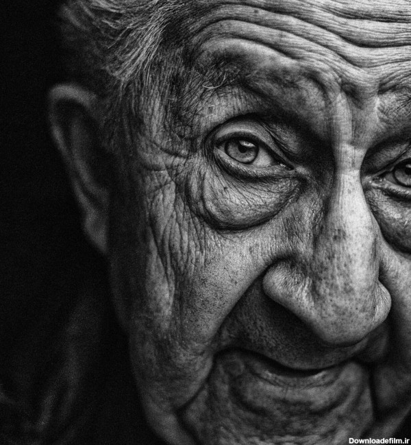 عکس پیرمرد تنها