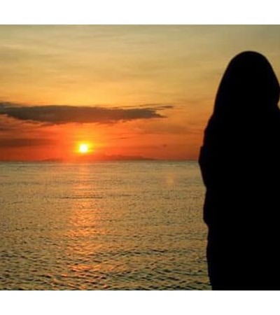 عکس دختر چادری کنار ساحل