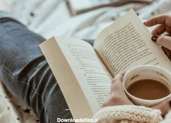 عکس دختر در حال کتاب خواندن برای پروفایل