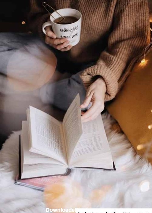 عکس دختر در حال کتاب خواندن برای پروفایل