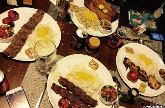 عکس غذا روی میز رستوران