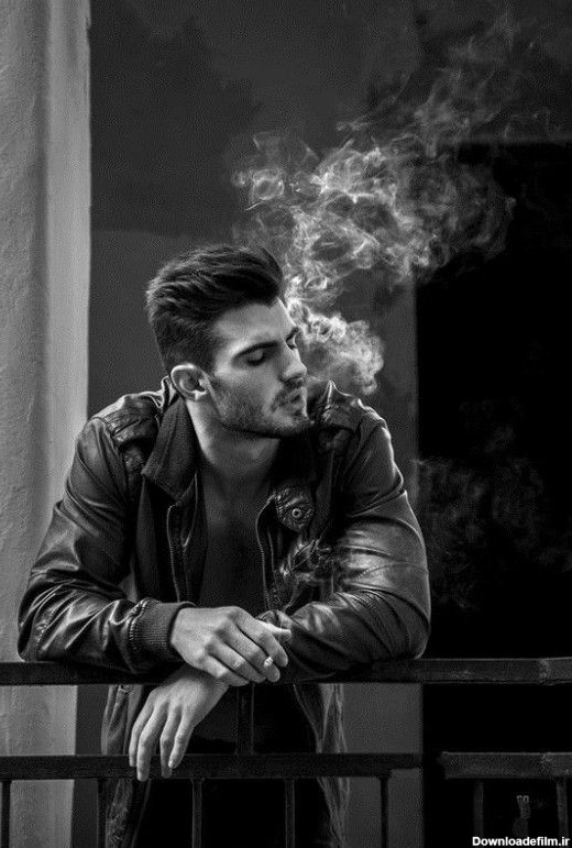 عکس پسر سیاه سفید غمگین