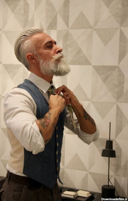 عکس پیرمرد تنها