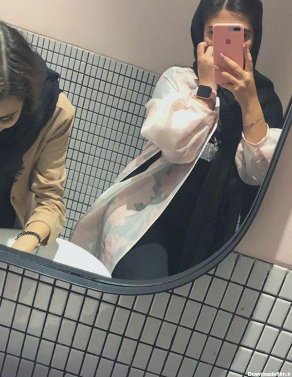 عکس دختر جلوی آینه فیک