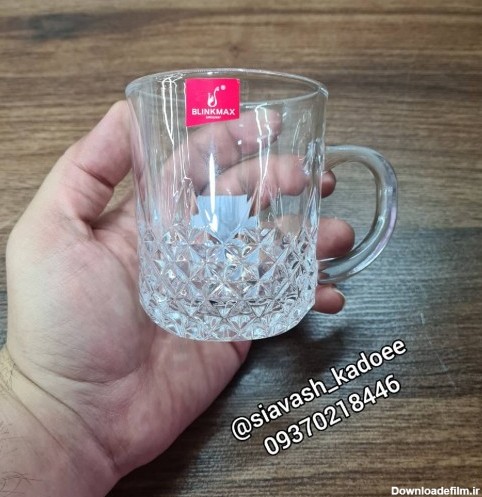 عکس استکان چای در دست