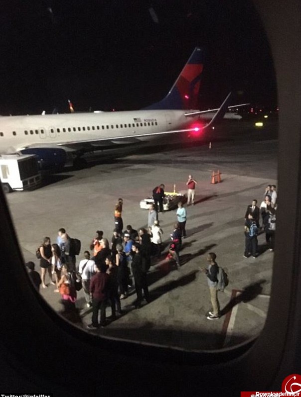 عکس از پنجره هواپیما در شب تهران