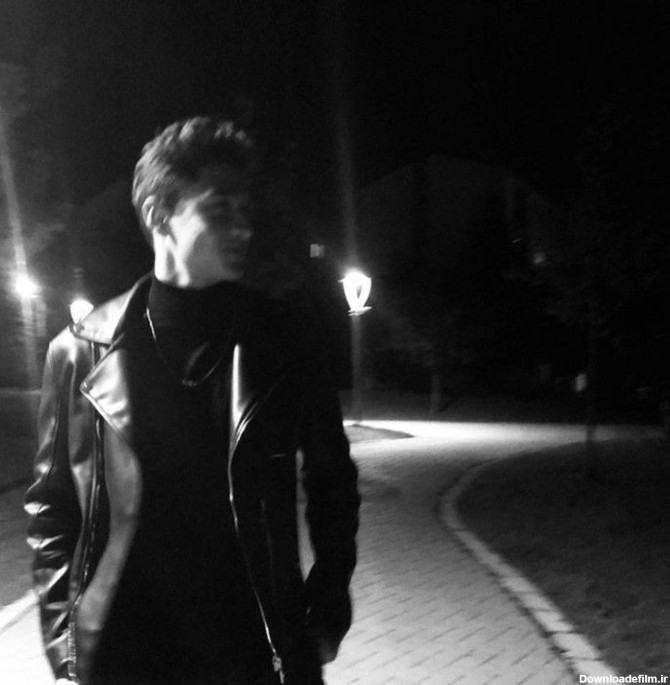 عکس پروفایل پسرانه سیاه و سفید غمگین